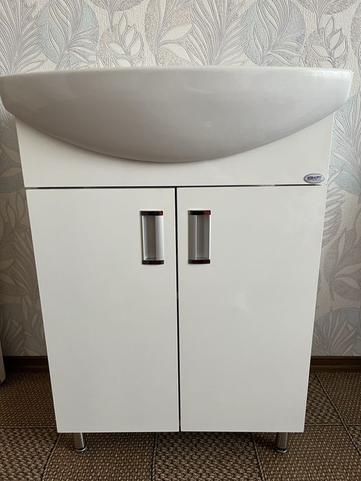 Продам умовальник з тумбой