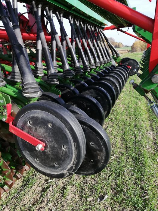 Agregat uprawowo -siewny