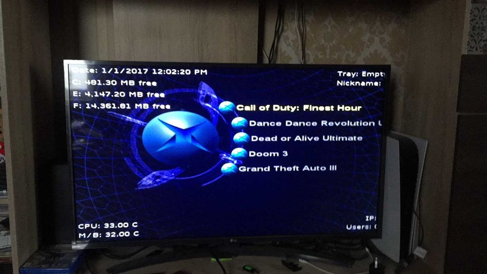 XBox Orig 80GB Много игры Два джойстика