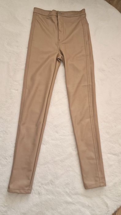 Spodnie eco-skórka "Pull&Bear".