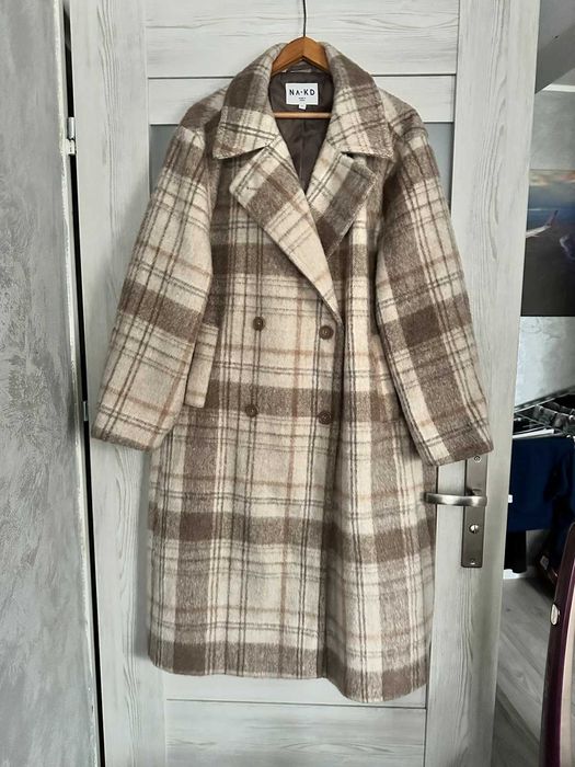 Płaszcz beżowy w kratę NA-KD