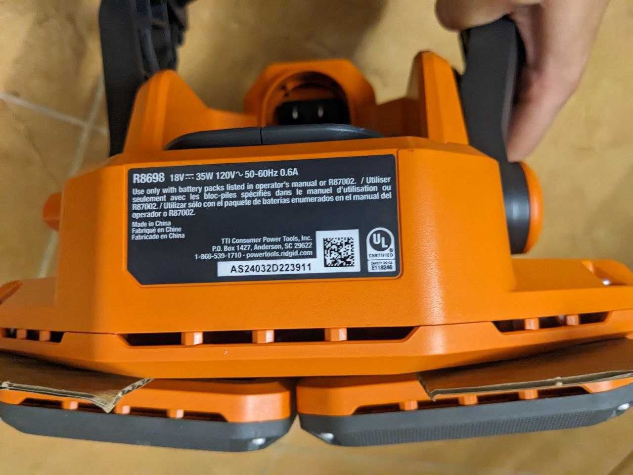 Гибридный LED фонарь-светильник Ridgid R8698 18V