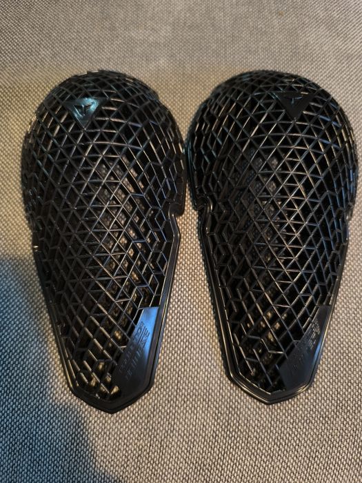 Dainese Pro Armor - proteções cotovelos