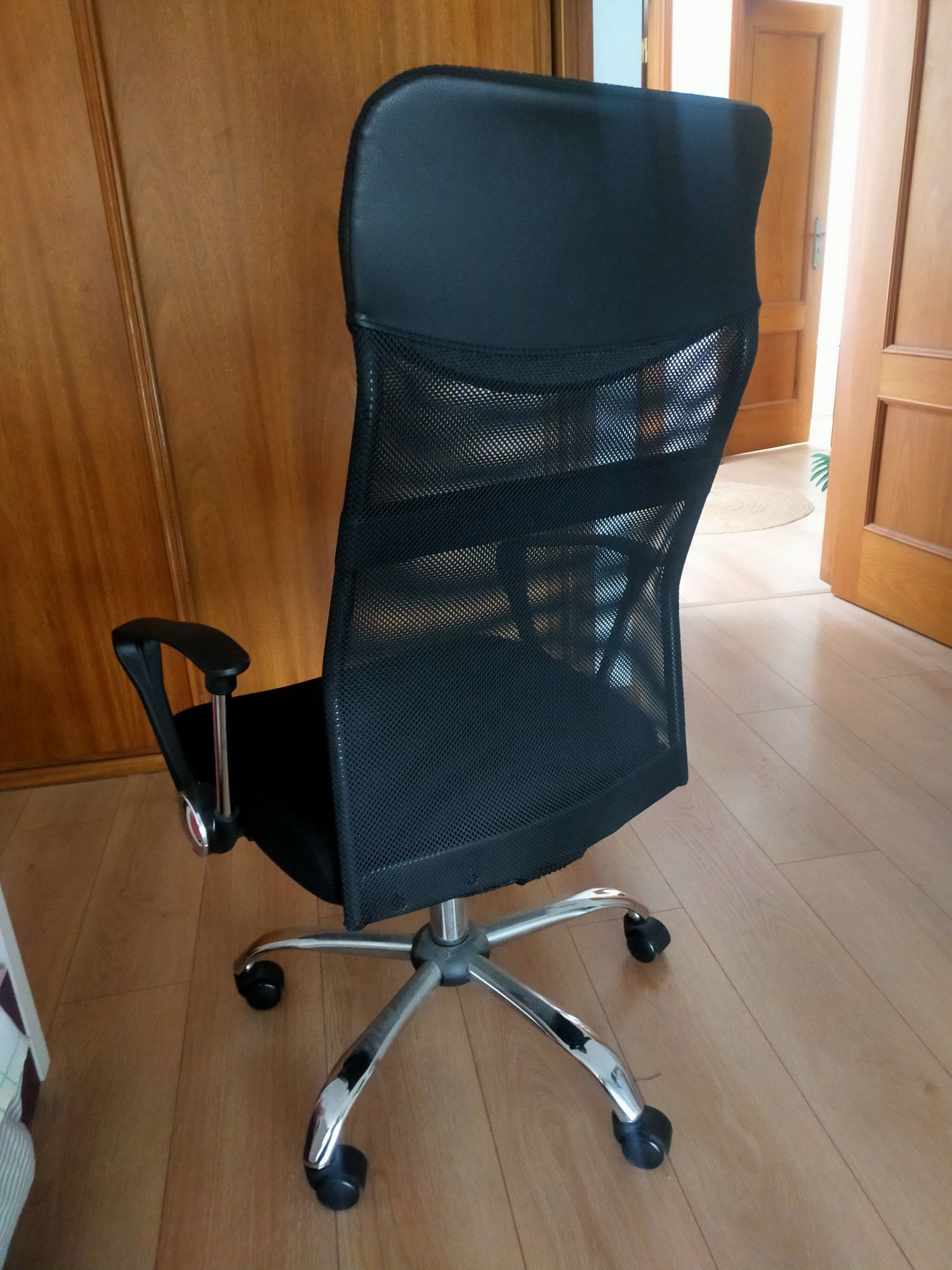 Cadeira escritório preta