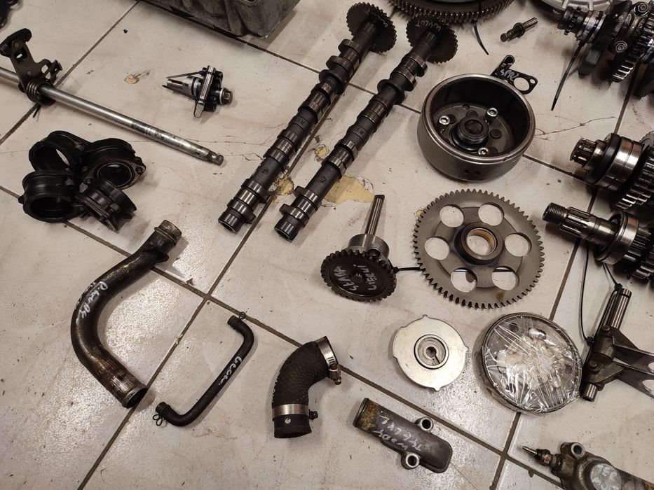 Kawasaki ZXR 400 silnik części wał skrzynia sprzęgło karter magneto