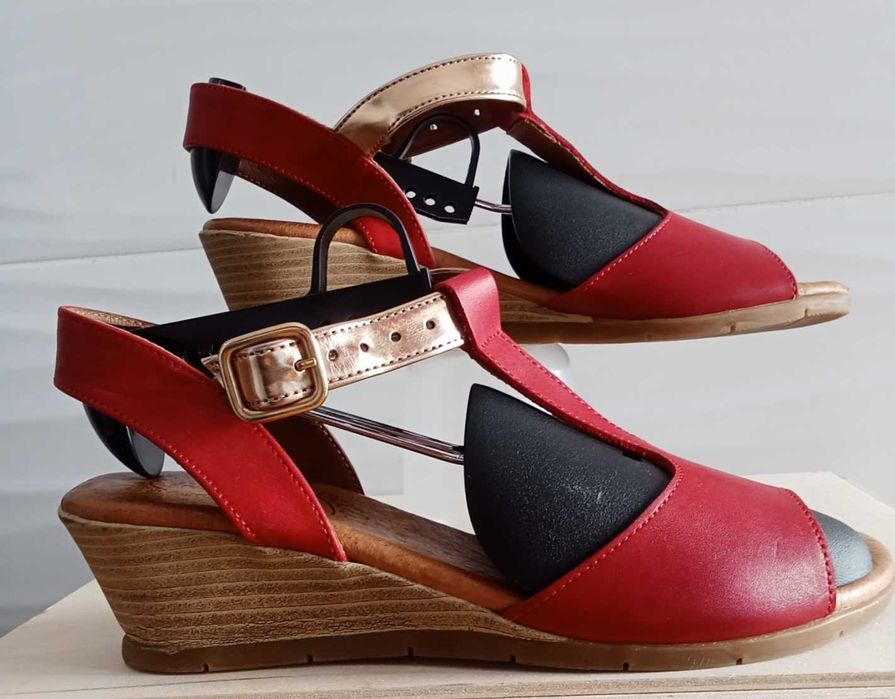 Sandálias Femininas com Salto  Tamanh0 37– Conforto !