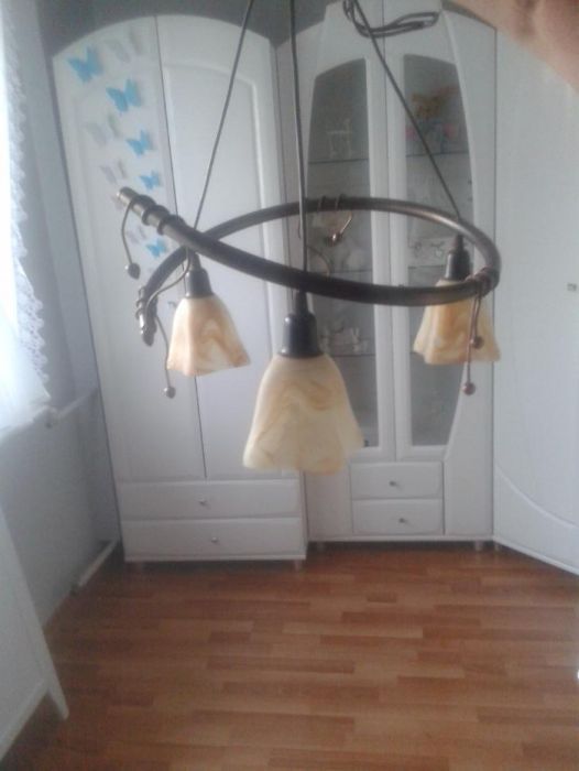 Lampa sufitowa i kinkiet lampa trzy klosze a kinkiet jeden klosz