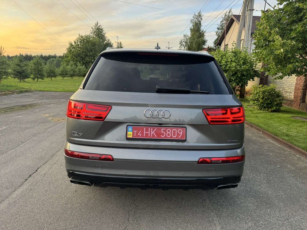 Автомобіль AUDI Q7 2.0 2017