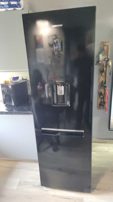 lodówka Samsung czarna Dozownik wody Nofrost 180cm
