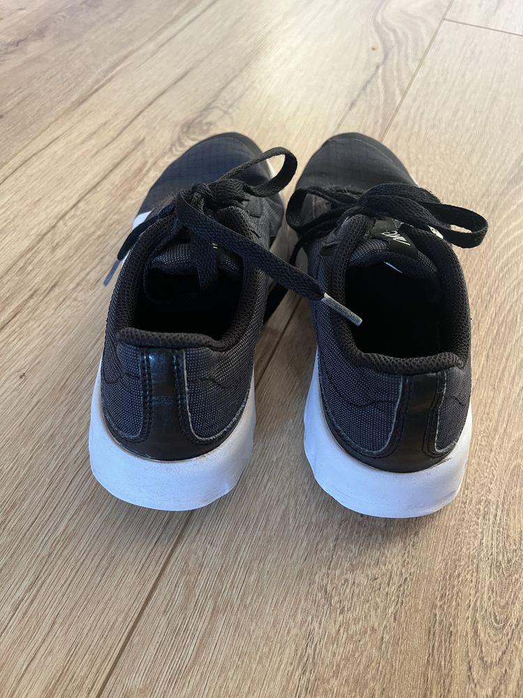 Buty Nike dziecięce lekkie r. 35.5