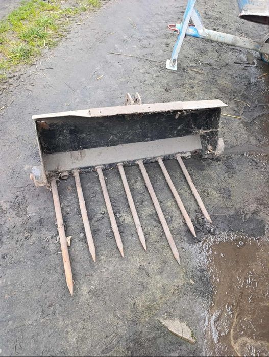 Ząb palec do ładowacza TUR  c330 c360 mf prosty z nakrętką