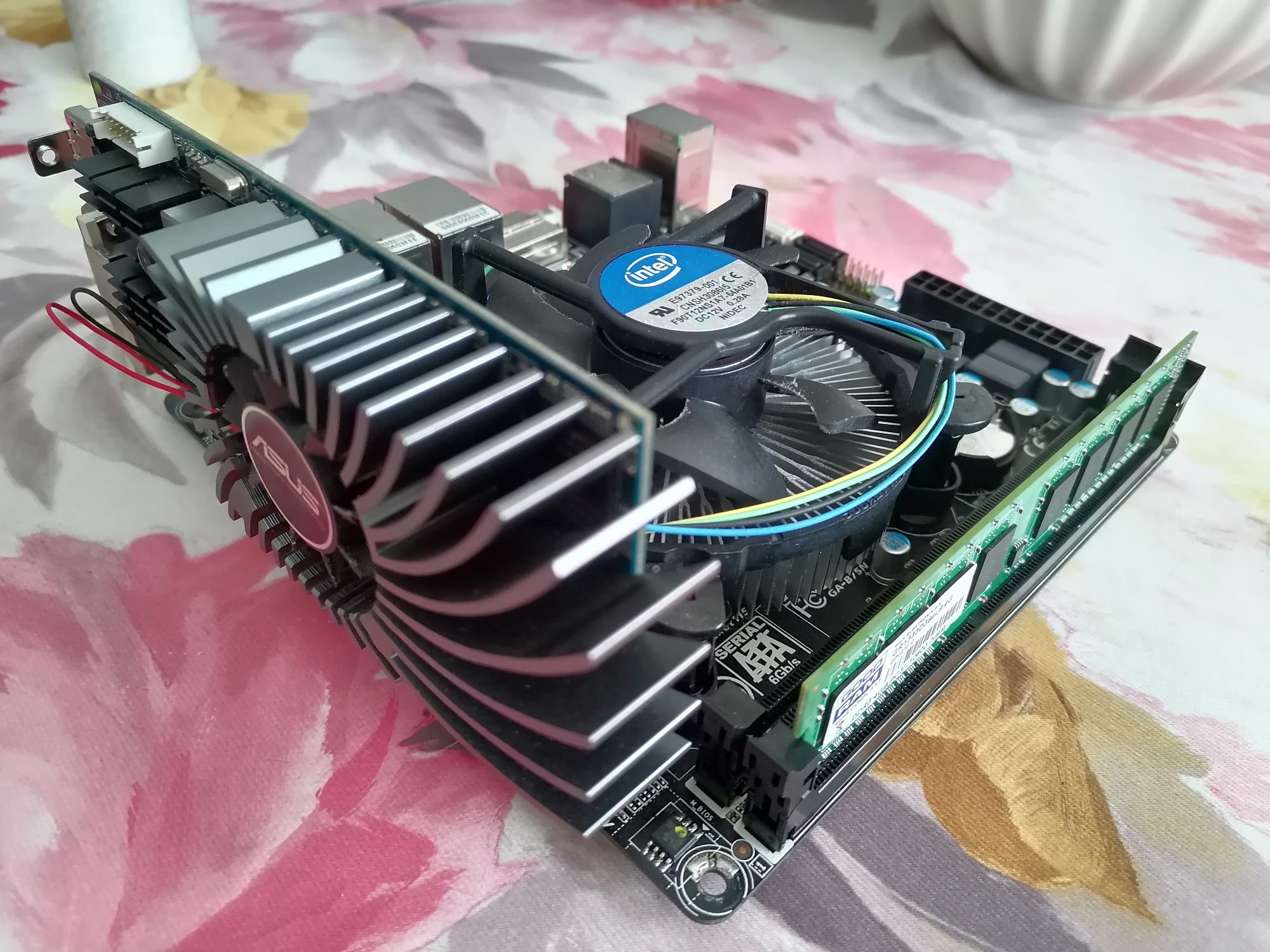 Płyta główna Gigabyte GA-B75N, Karta graficzna Asus GT640,Pam. RAM 4GB