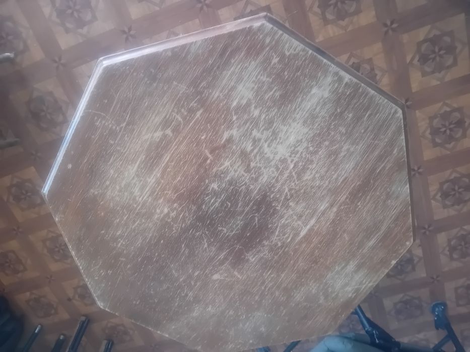 stary stolik drewniany