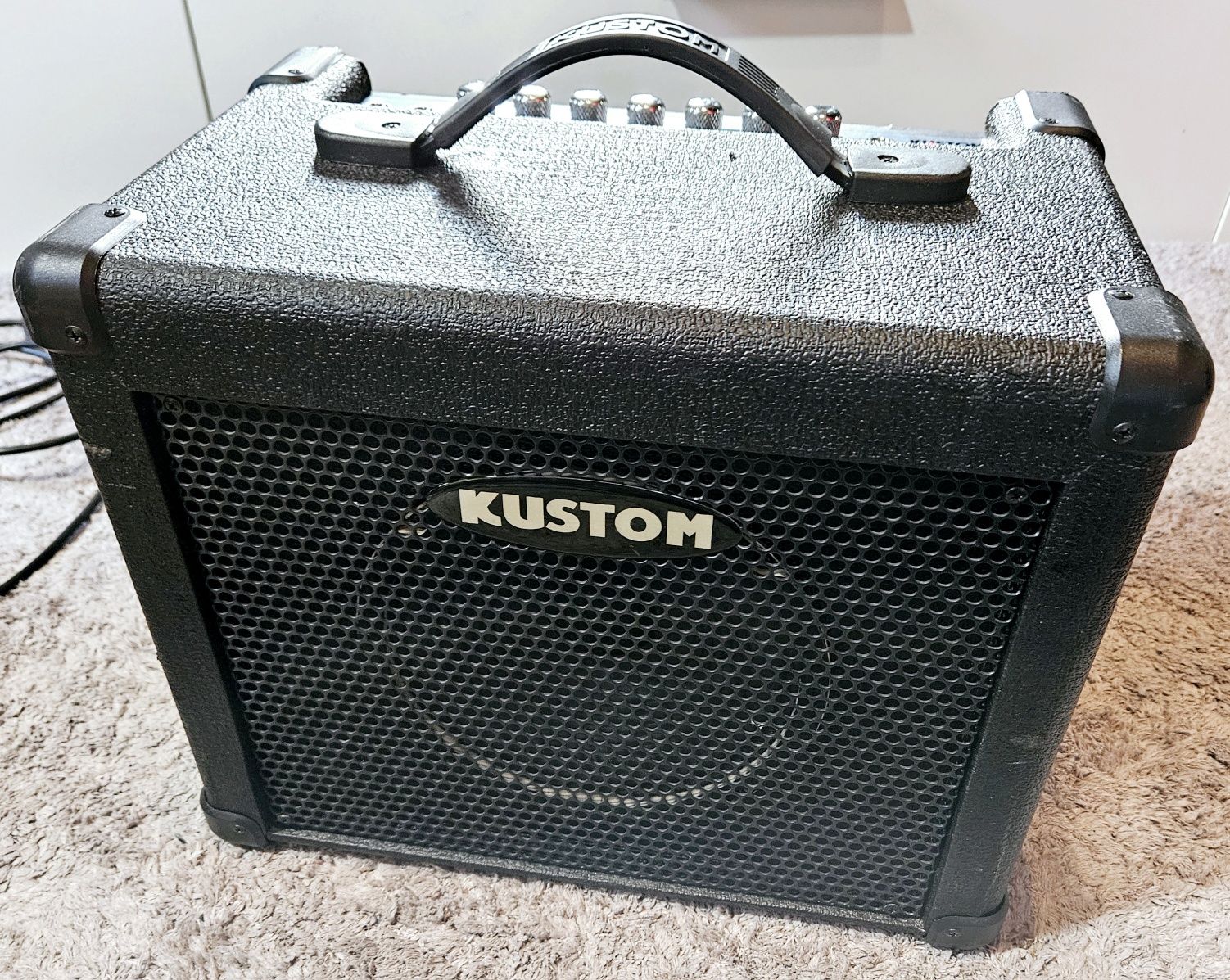 Wzmacniacz Kustom KMA16R do keyboardu, wokalu, perkusji elektronicznej