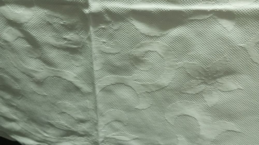 Toalha de linho lavrada com 6 guardanapos 2.20 MTS por 2.40 mts