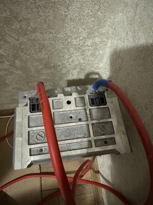 Інвертор гібридний з акумулятором