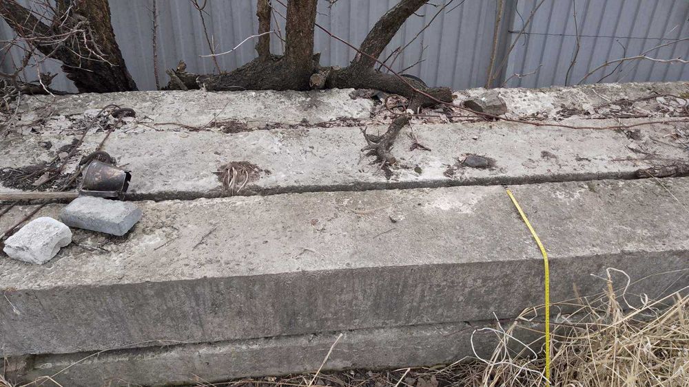 Сваї залізобетонні нові.