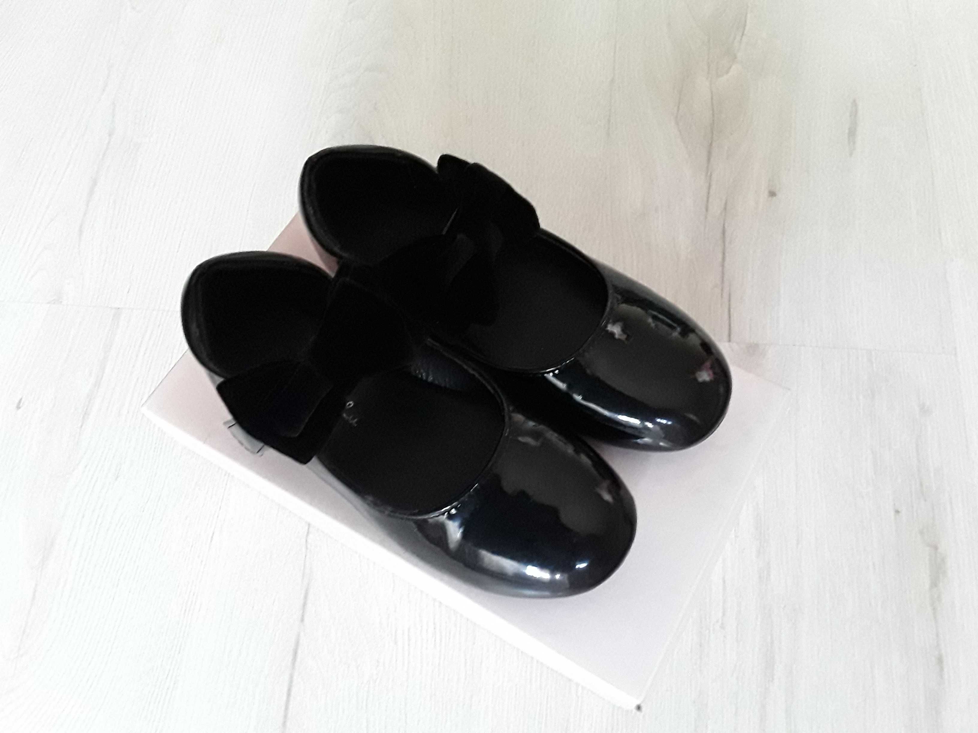 Buty czarne lakierki