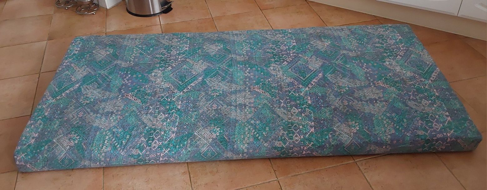 COLCHÃO DE ESPONJA COM FORRA LAVÁVEL.Casa,Quarto,Sala,Visitas,Campismo