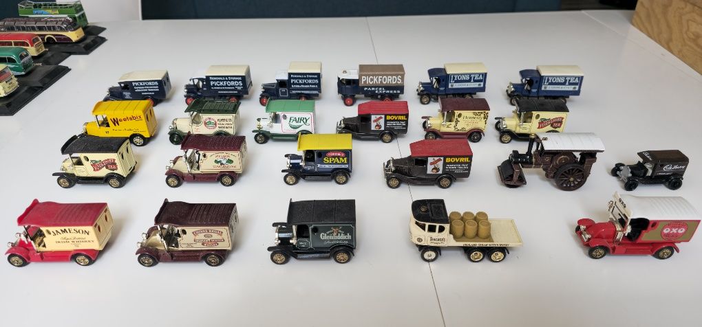 Auta Motory Matchbox Corgi Majorette Leledo itp