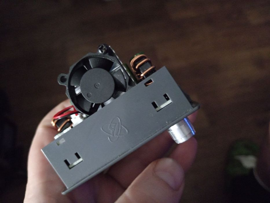 Лабораторный пониж повыш  преобразователь  120w 0-36v 0-6A