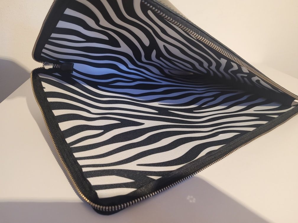Etui na laptopa batycki czarna