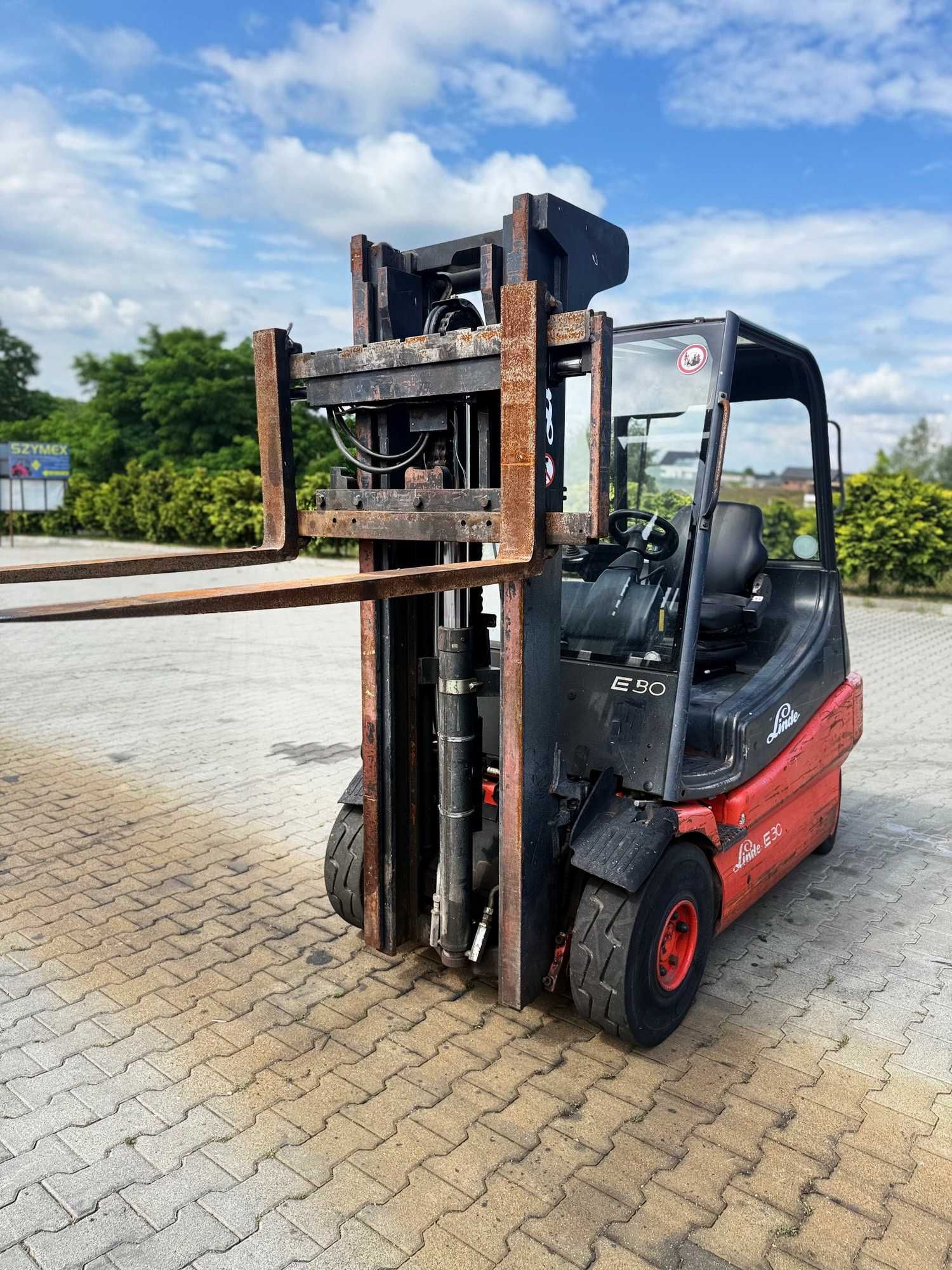 wózek widłowy elektryczny LINDE E30 wolny skok przesuw boczny 3000kg