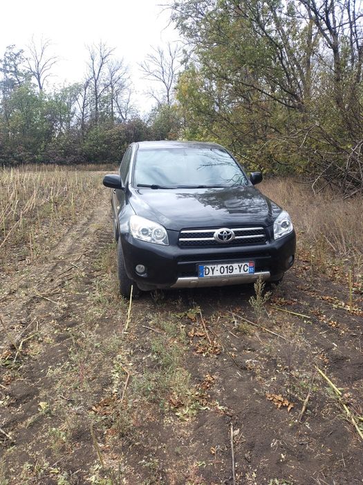 Продам автомобіль тойота рав4