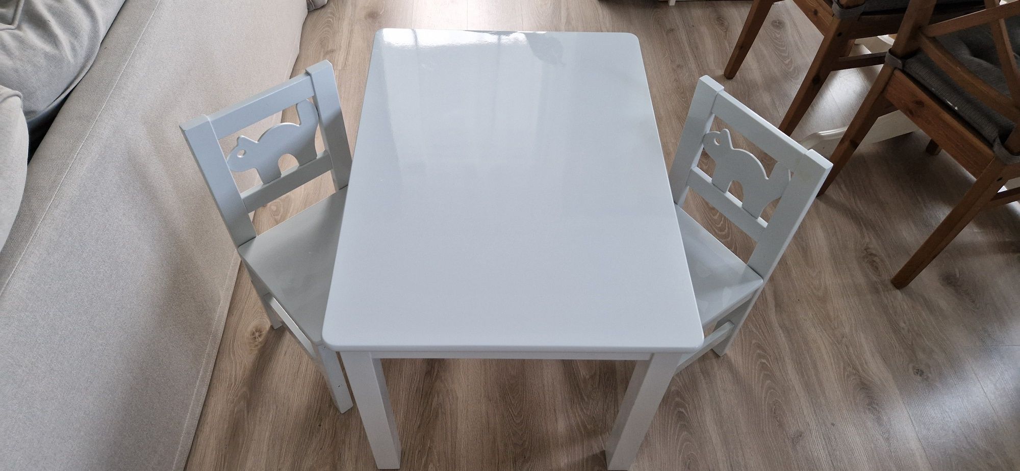 Stolik dziecięcy z krzesłami IKEA