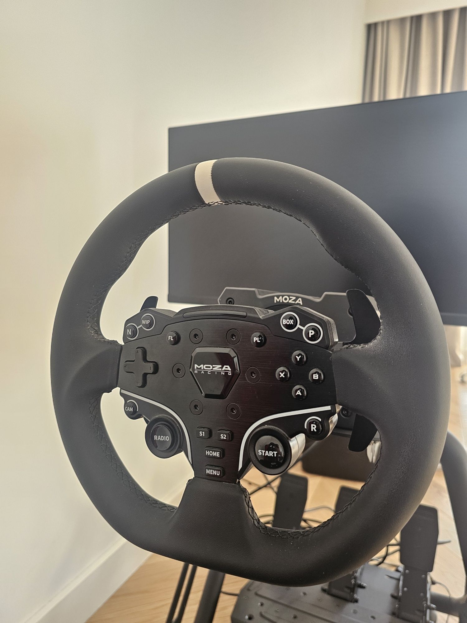 Moza R5 Kierownica ze stelażem simracing rig