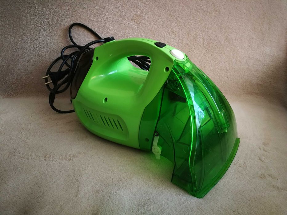 Urządzenie do czyszczenia tapicerki i dywanów