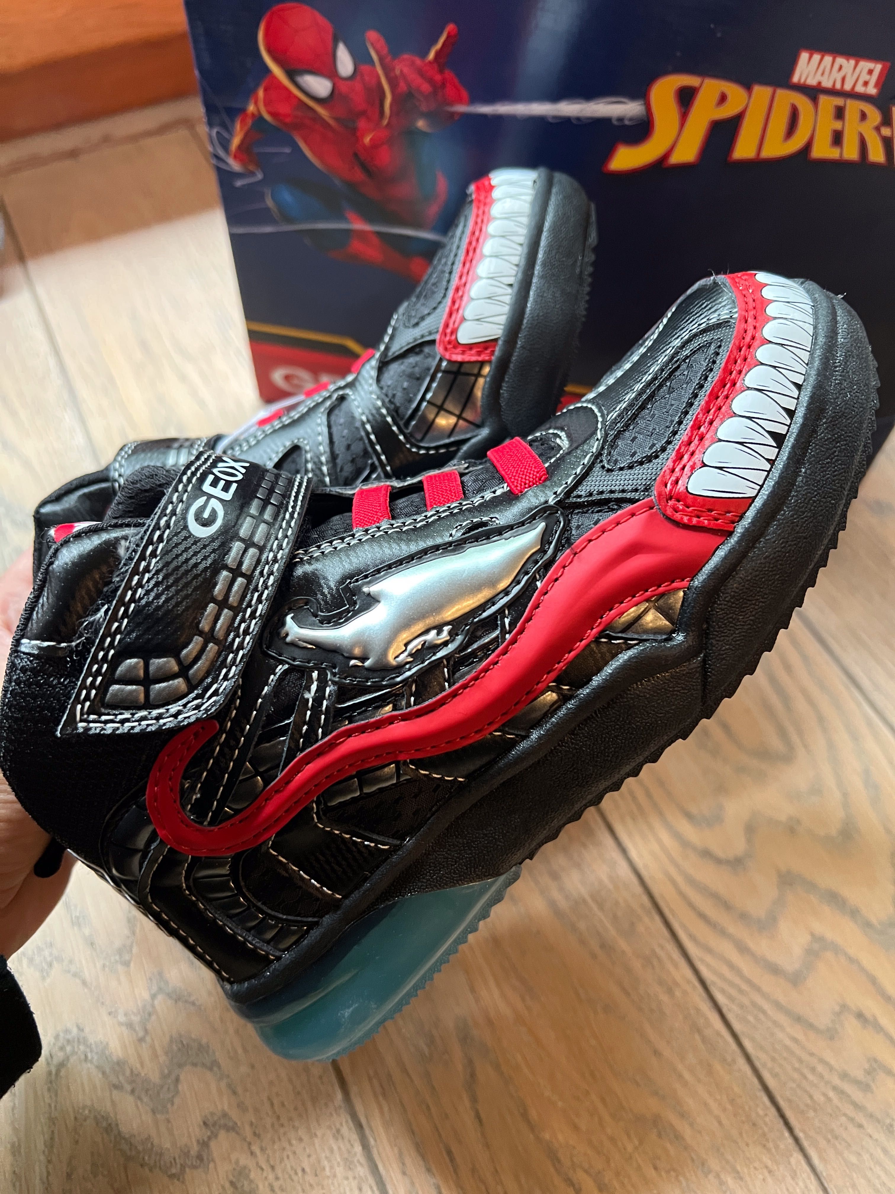 sneakersy świecące spiderman roz 34/22 cm czarne Geox respira