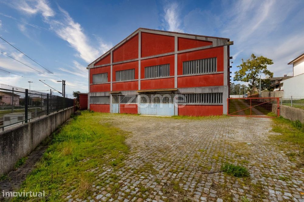 Armazéns de 1750m² c/ escritório e Potencial Habitacional em São Ro...