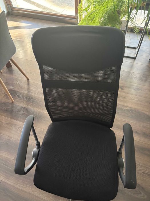 Fotel biurowy krzesło obrotowe czarny Jysk