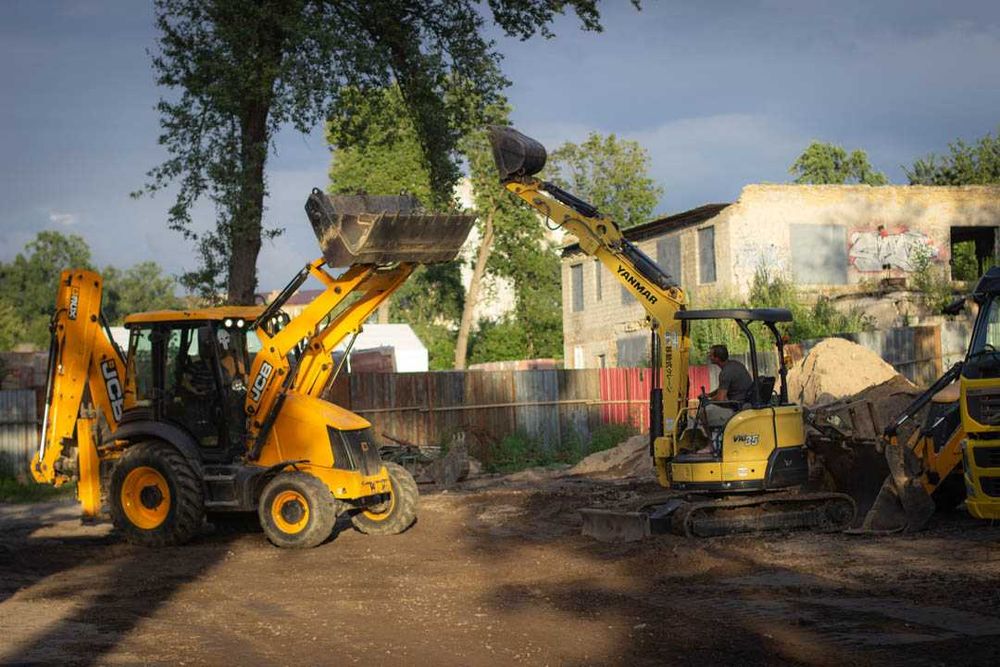Оренда міні екскаватора. Послуги спецтехніки. Малогабаритна техніка