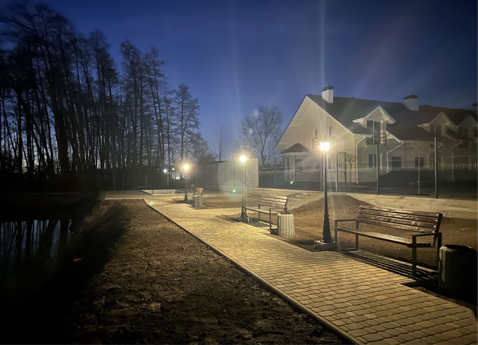 Таунхаус з виходом до озера;Лівий берег, с.Гнідин; на території басейн