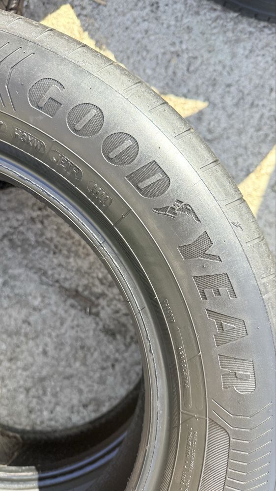 Pneus 205/60r16 GoodYear EfficientGrip Performance com 75% piso