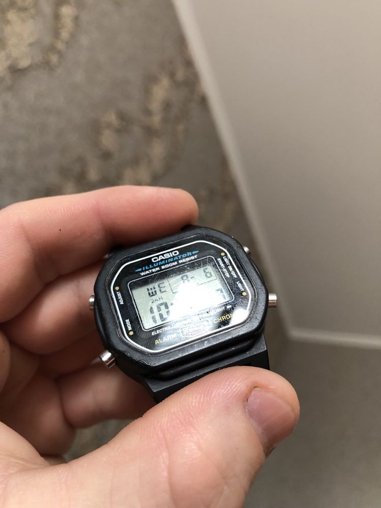 Casio DW-5600E-1VER б/у без ремінця