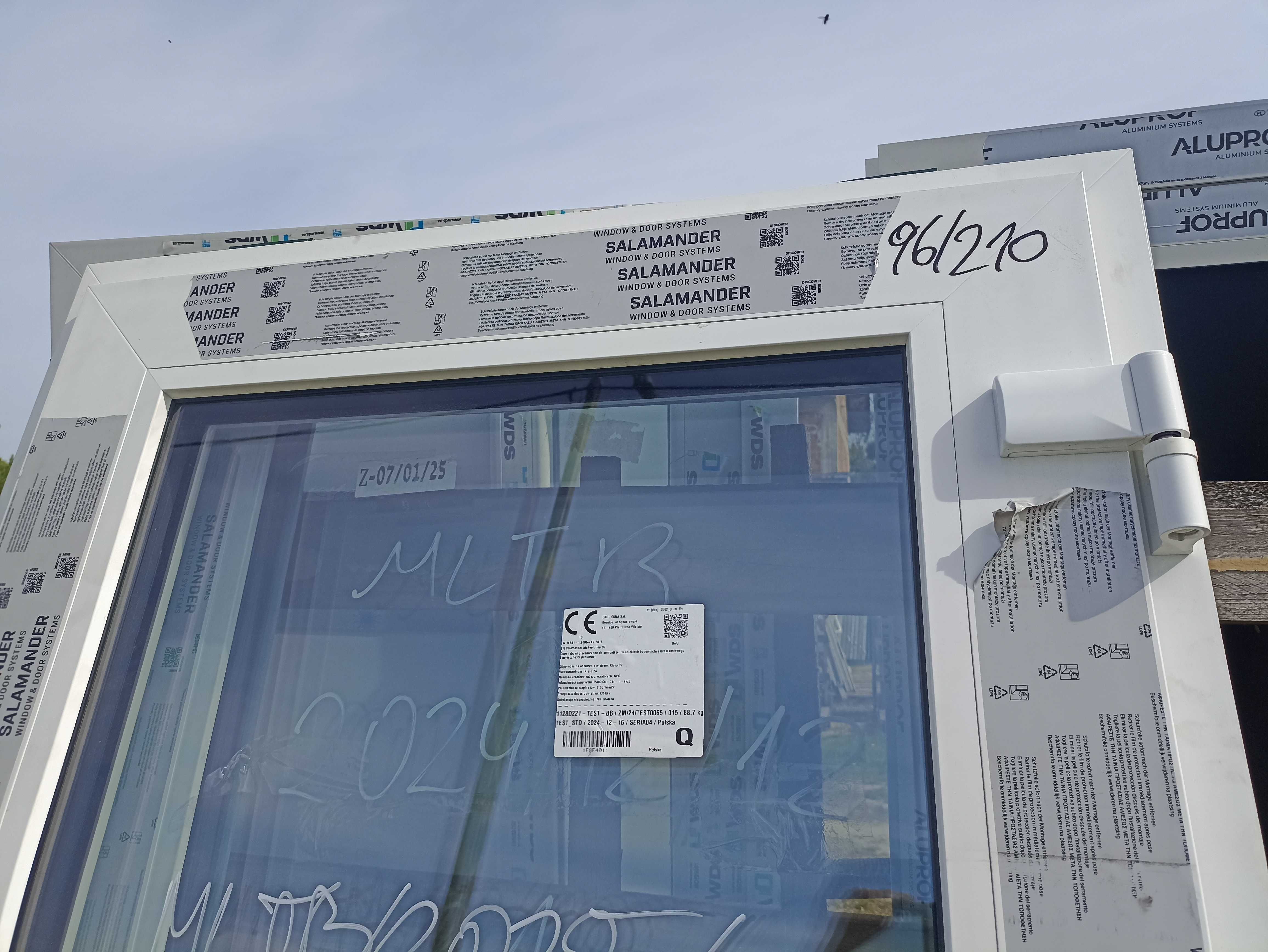 Drzwi zewnętrzne pcv 96/210 białe trzy szybowe