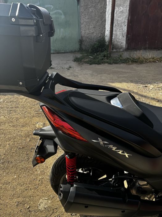 Продам бокс с заводским багажником на Yamaha Xmax 2018-2021