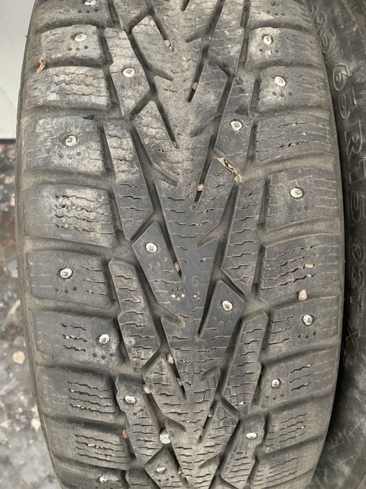 Зимові шини Nokian nordman 7 185/65 R15 шиповані комплект