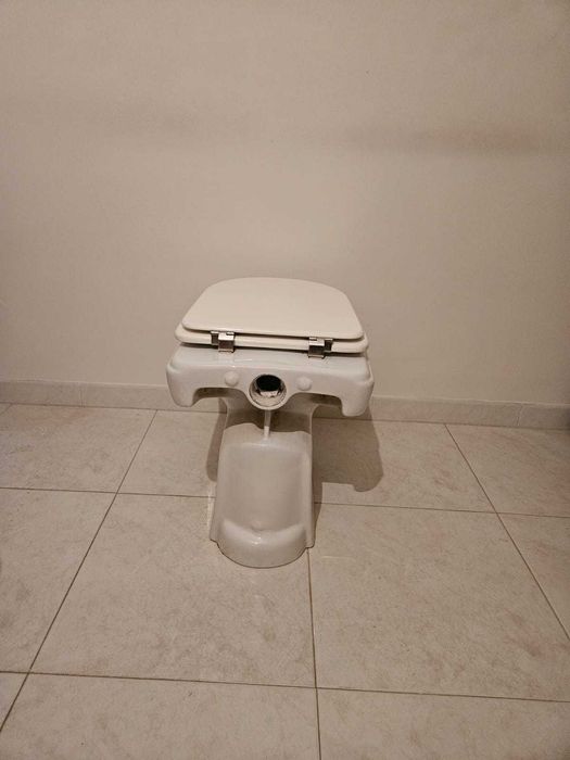 Sanita com autoclismo