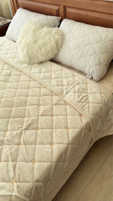 Брендове велюрове покривало на ліжко. Велюровое покрывало