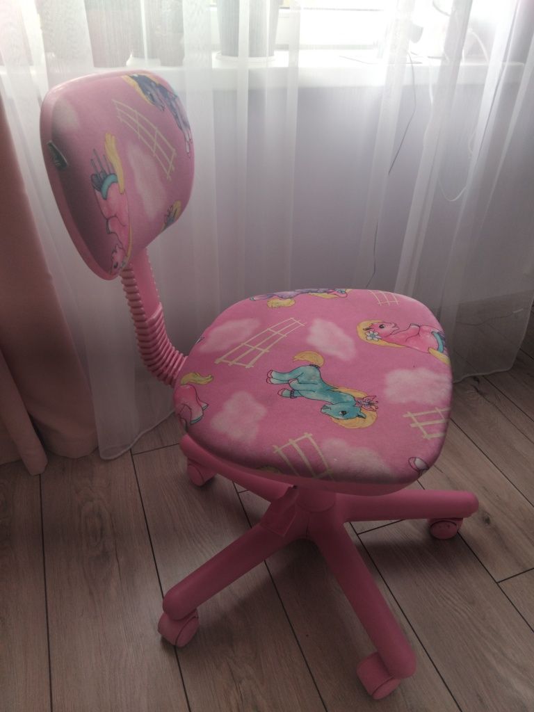 Крісло рожеве з Поні