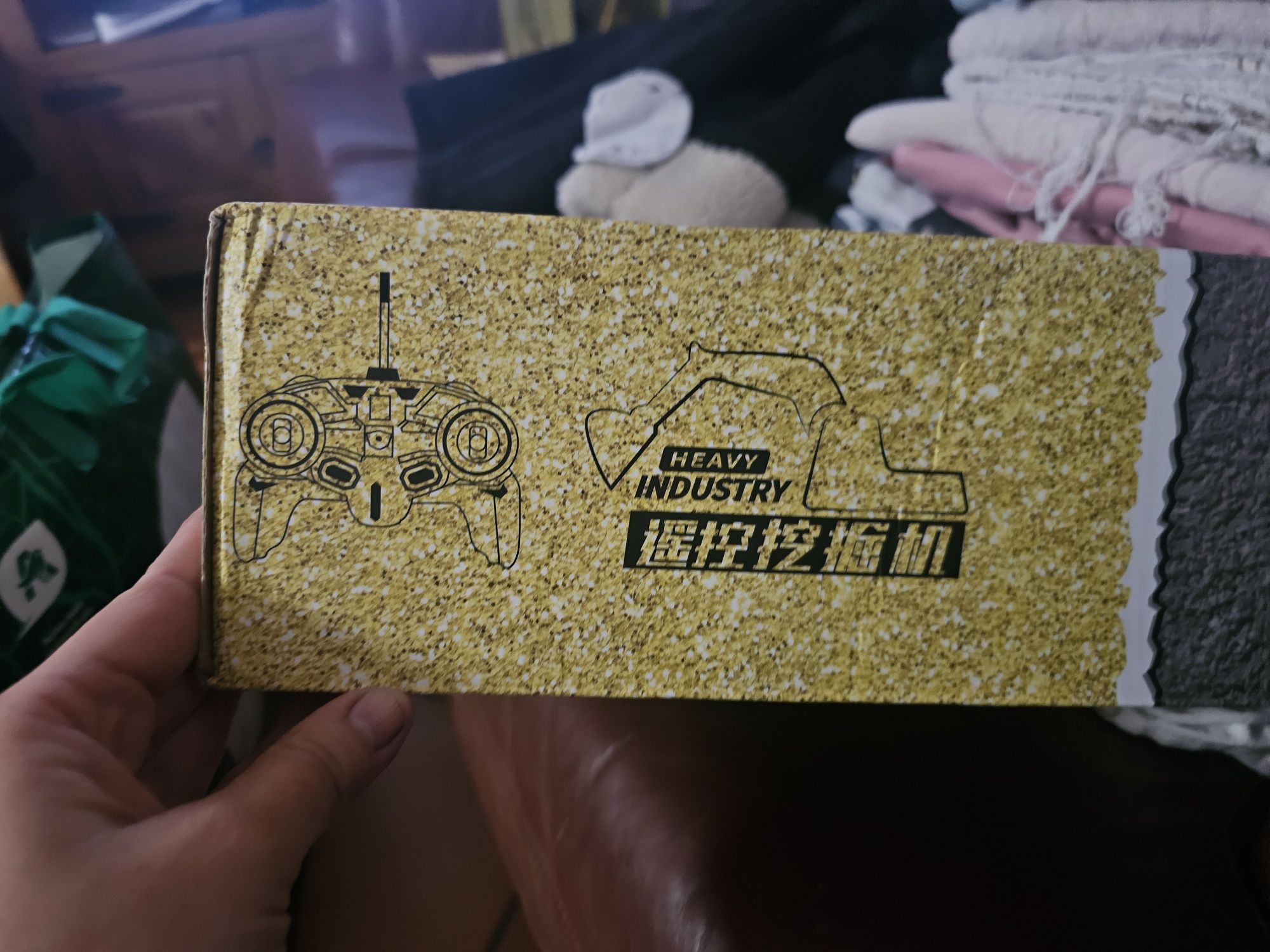 Retro escavadora com controle