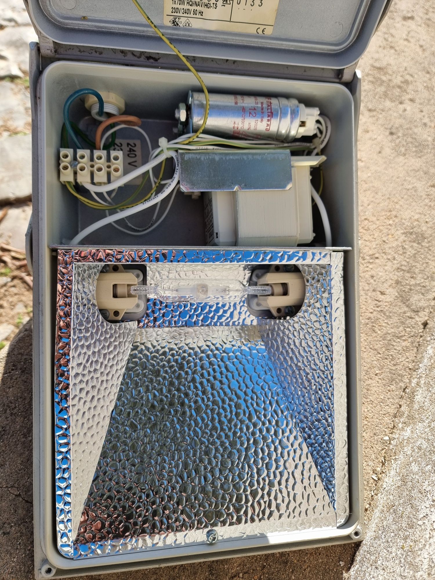 Holofote IP65 (IMPECÁVEL)