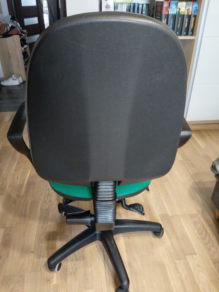 Fotel obrotowy z regulacją wysokości