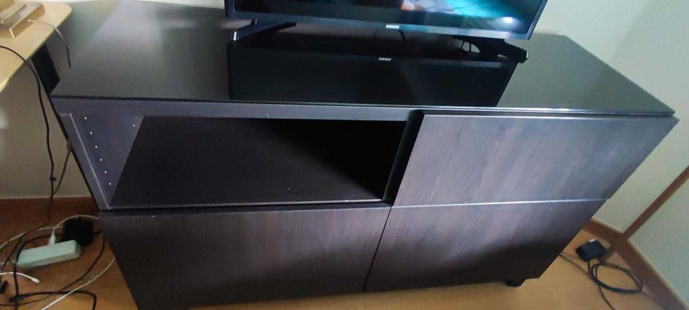 Móvel BESTÅ (Ikea) com gavetas e vidro