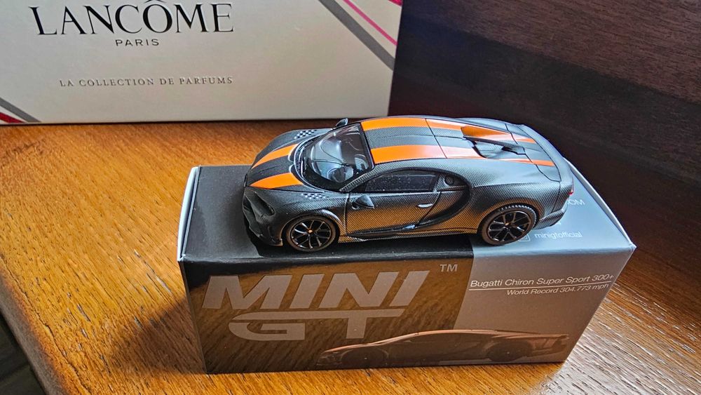 MINI GT Bugatti Chiron Super Sport 300+ World Record 1:64
