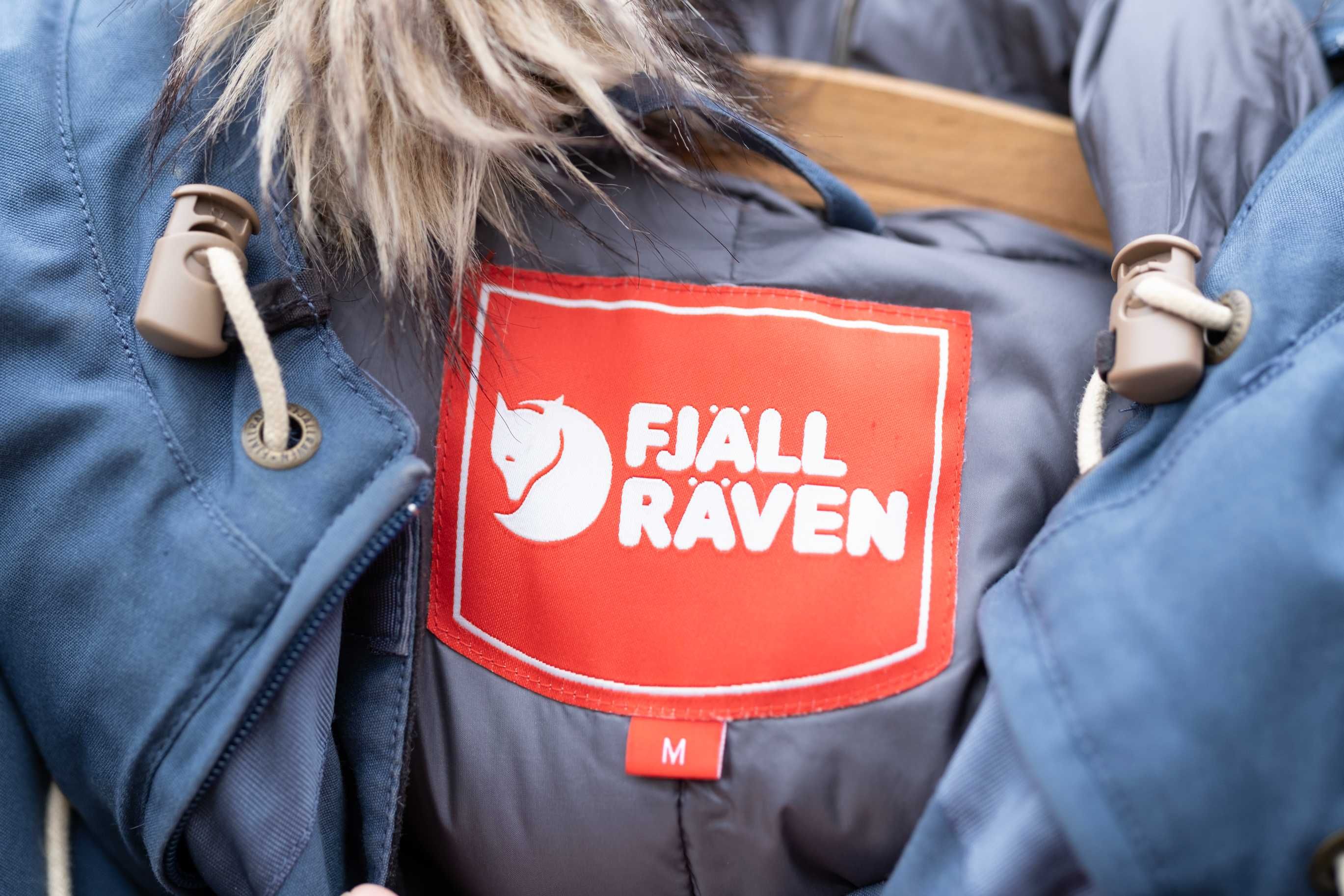 Piękne puchowe poncho skandynawskiej marki Fjallraven - Luhkka Down